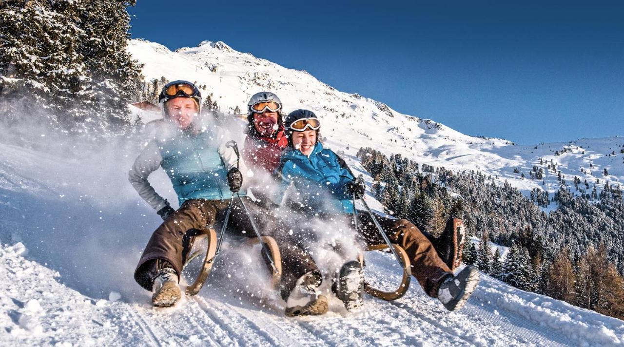 Hotel Vier Jahreszeiten Sankt Leonhard im Pitztal Exterior foto